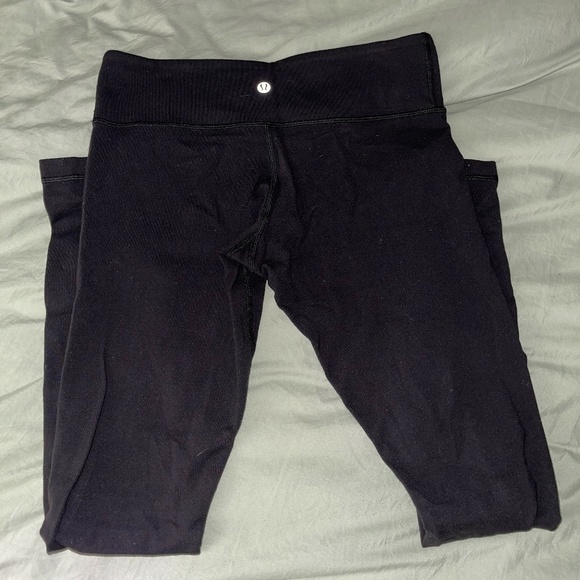 lululemon athletica Pants - Lululemon black cropped leggings